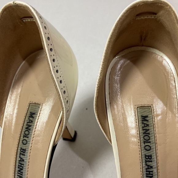 Manolo Blahnik Vintage Unique patent leather pumps - Picture 9 of 9